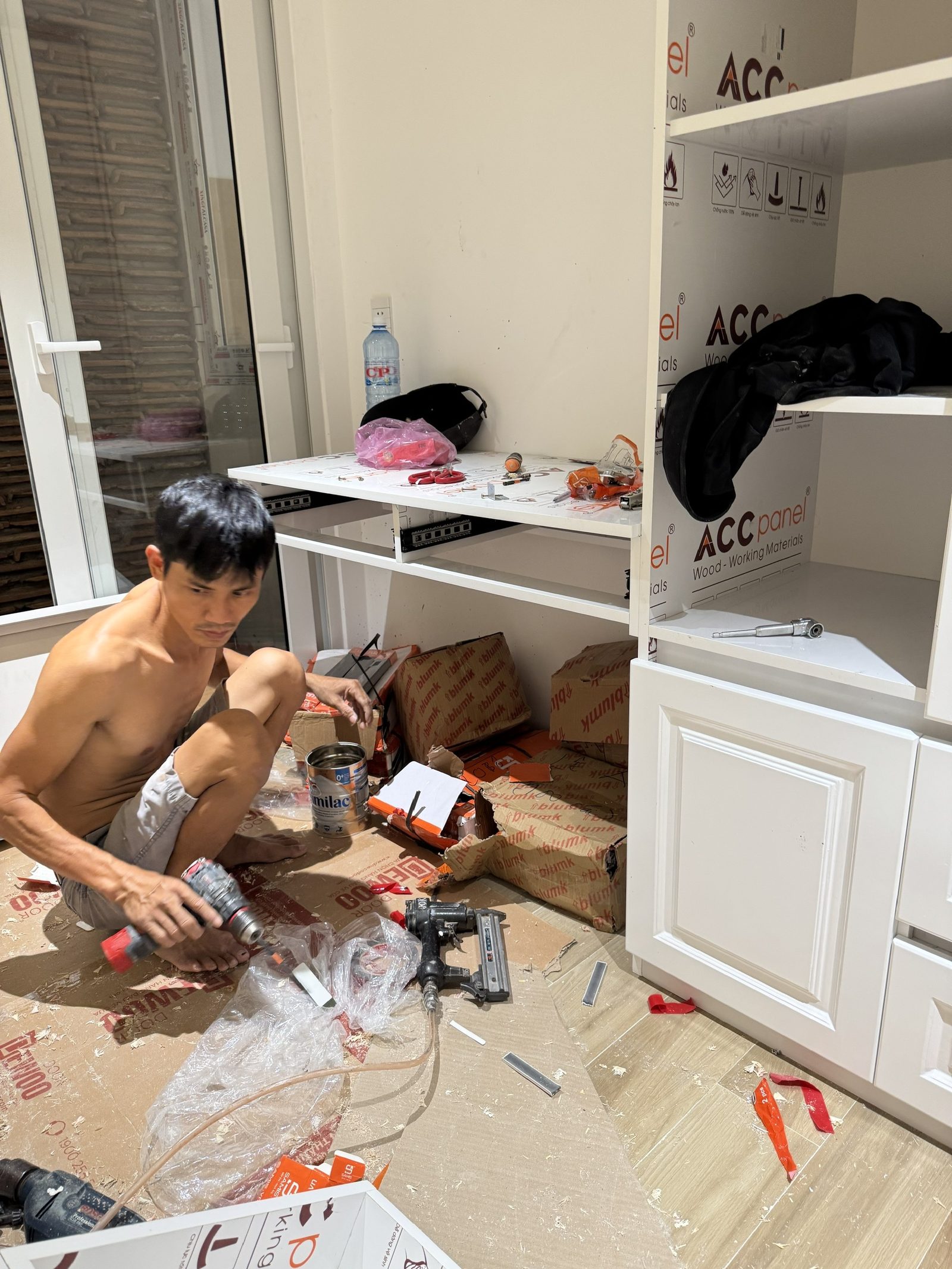 Lắp đặt giường tại công trình