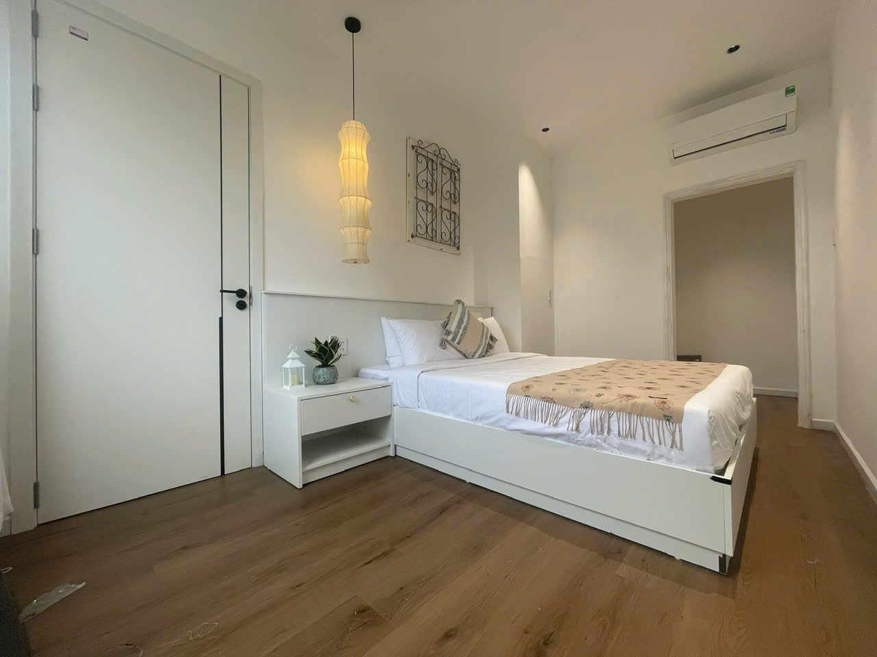 Chi tiết tủ và kệ trang trí