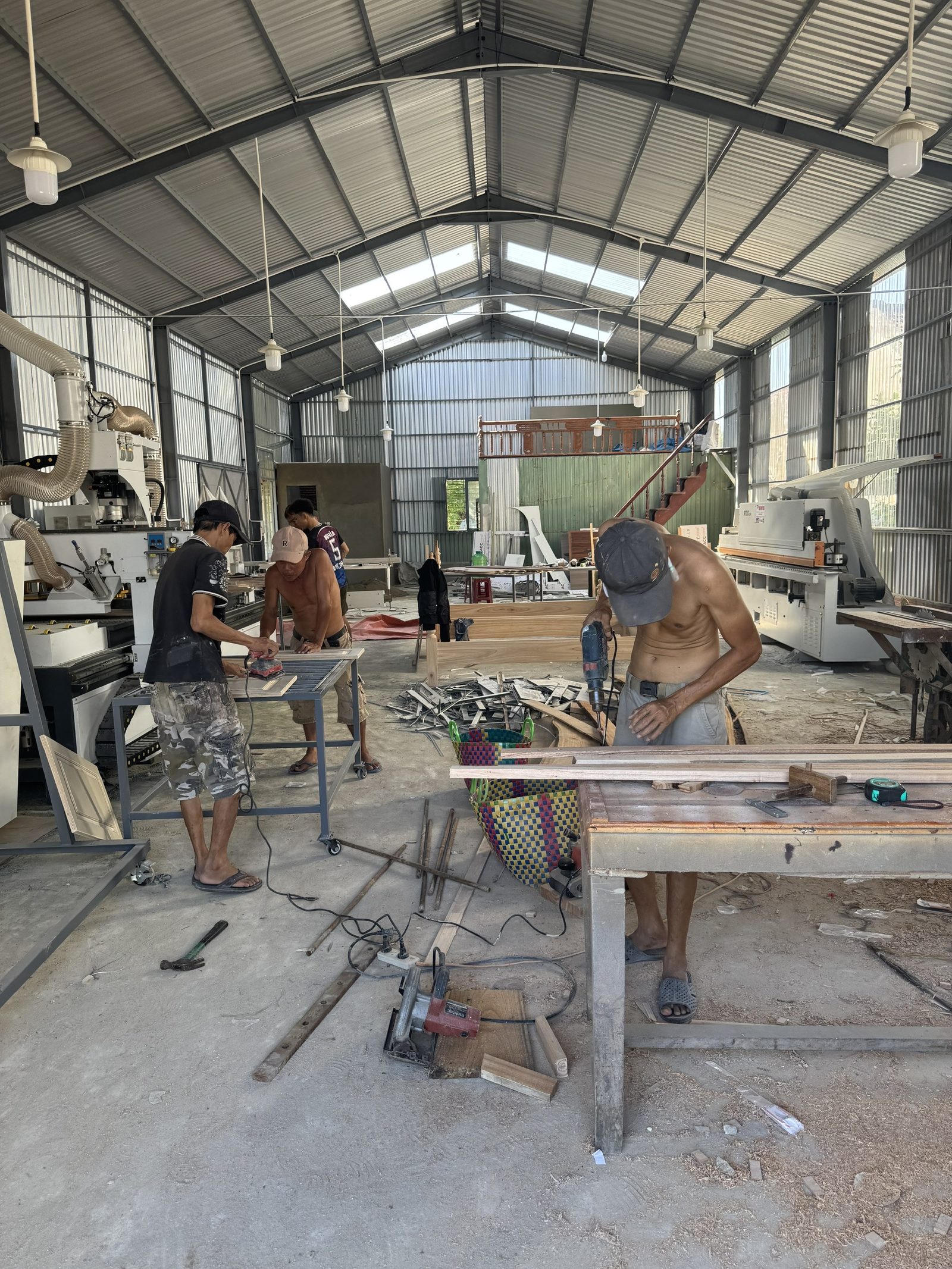 Cắt phôi ván tại xưởng
